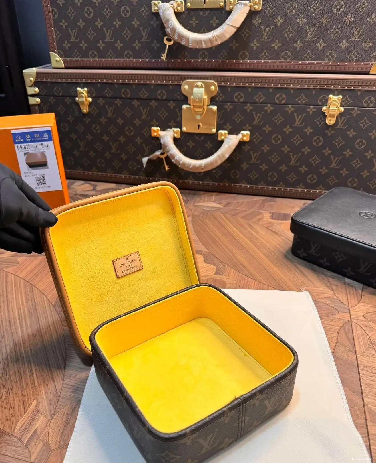 BOX YELLOW LV CUSTOM JEWELRY SQUARE 0615